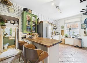 Kitchen- click for photo gallery